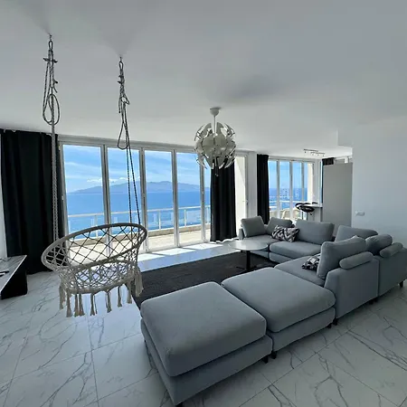 Penthouse Paulina *